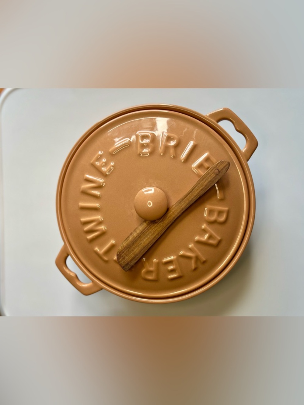 Brie Baker - Twine Ceramic Brie Baker w Lid & Wooden Spreader - Picture 3 of 9